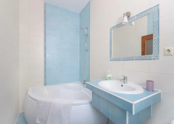 Mango Guest house 3*